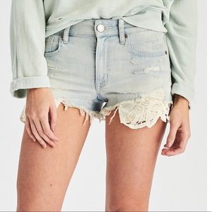 Light wash AE crochet Hi rise shortie size 6